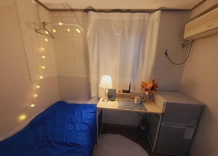 Nine Rod Hostel *